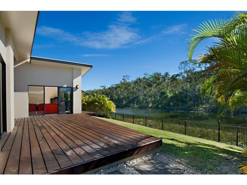 2 Hazeldyne Court, Pelican Waters QLD 4551