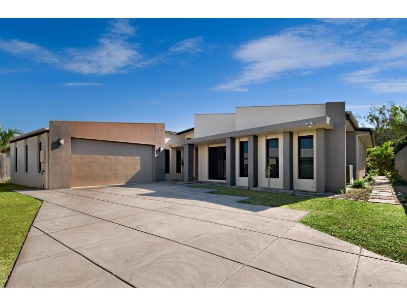 2 Hazeldyne Court, Pelican Waters QLD 4551