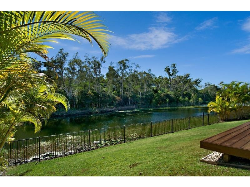 2 Hazeldyne Court, Pelican Waters QLD 4551