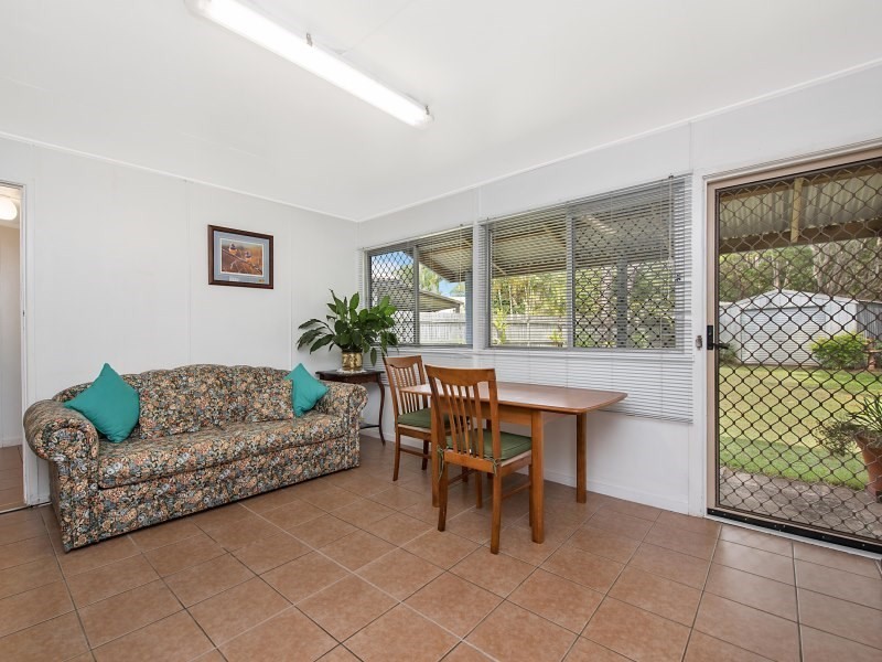 8 Blaxland Street, Golden Beach QLD 4551