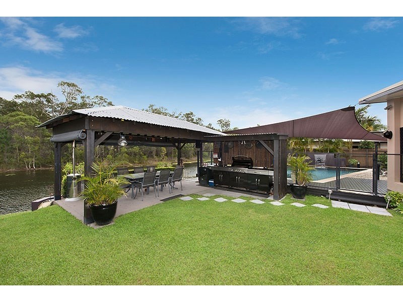 8 Campbellville Circuit, Pelican Waters QLD 4551