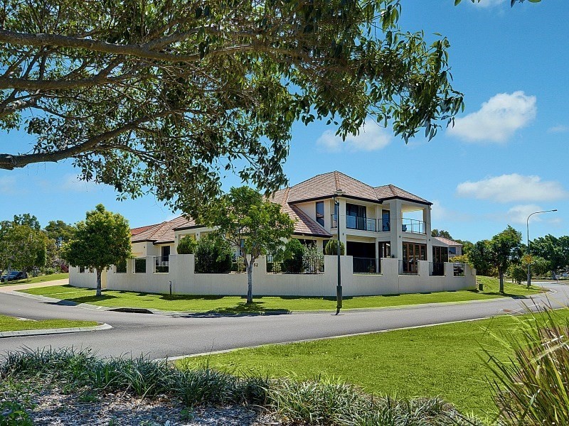 52 Kalowendha Avenue, Pelican Waters QLD 4551