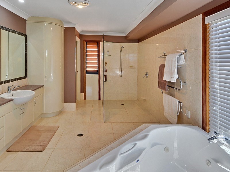 52 Kalowendha Avenue, Pelican Waters QLD 4551