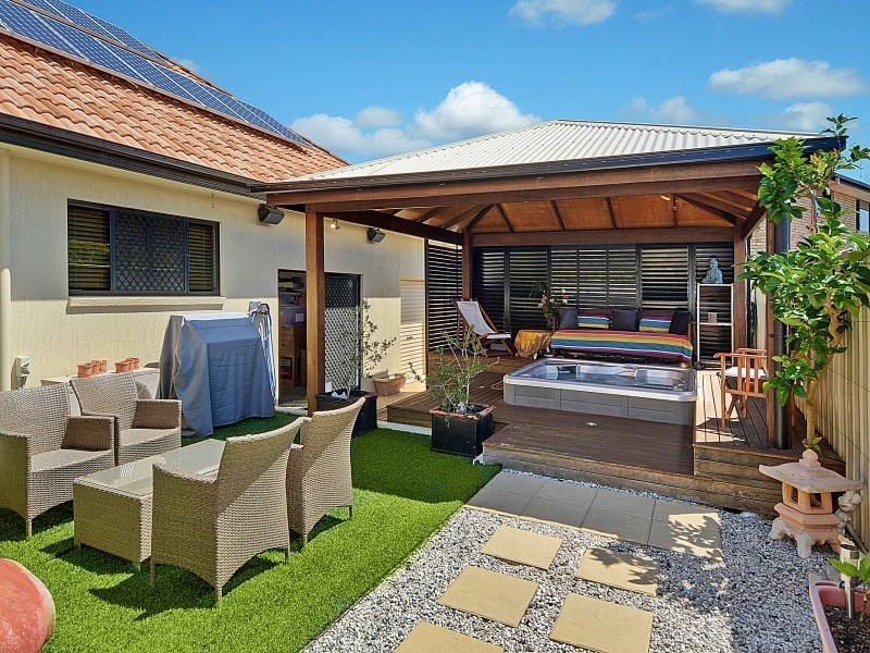 52 Kalowendha Avenue, Pelican Waters QLD 4551