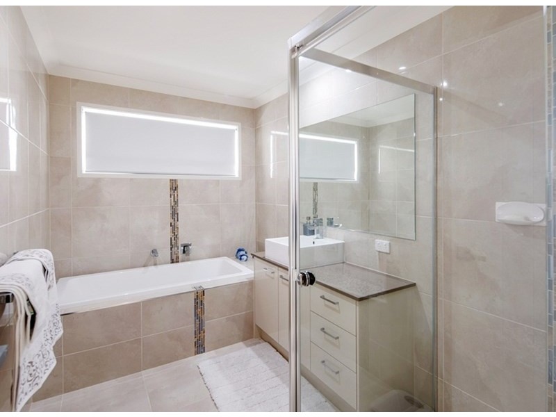 7 Swivel Court, Birtinya QLD 4575