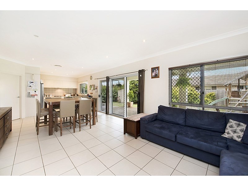 15 Hillview Crescent, Little Mountain QLD 4551