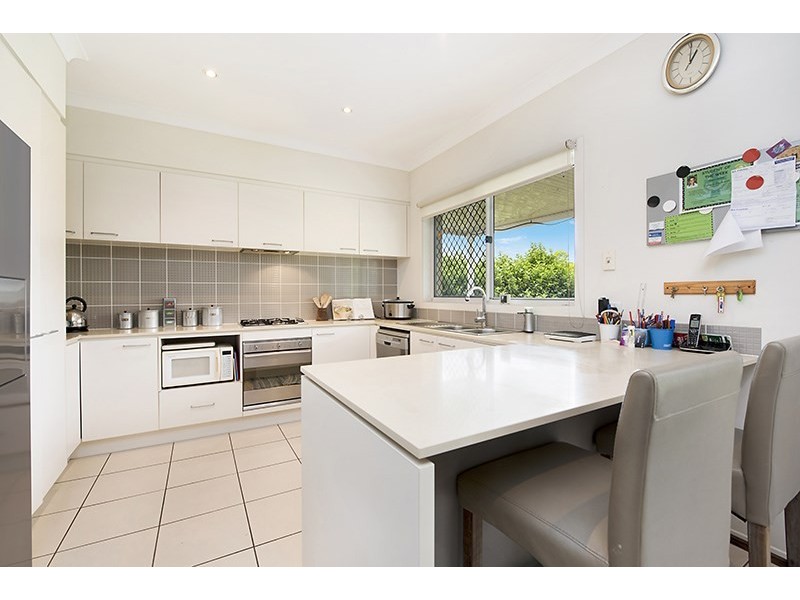 15 Hillview Crescent, Little Mountain QLD 4551