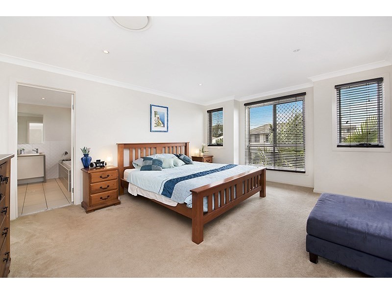 15 Hillview Crescent, Little Mountain QLD 4551