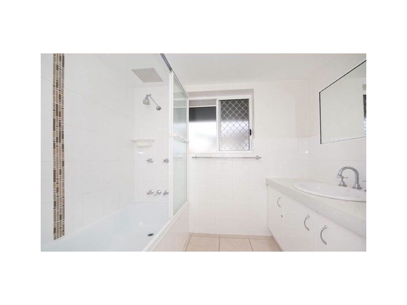 2 ‘Sanctuary Shores’ 13 Warne Terrace, Kings Beach QLD 4551