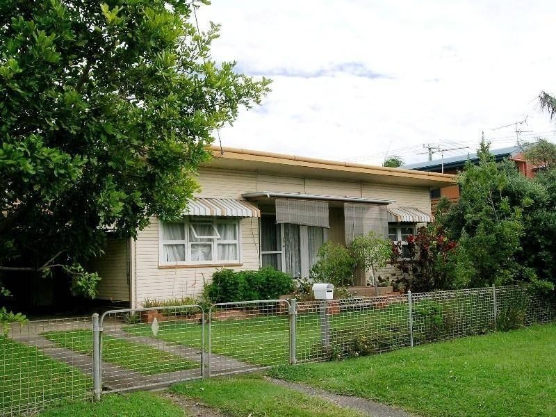 10 Mackay Street, Dicky Beach QLD 4551