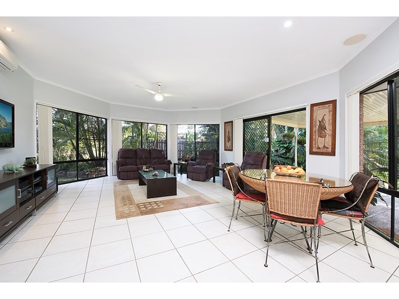 6 Earls Court, Little Mountain QLD 4551