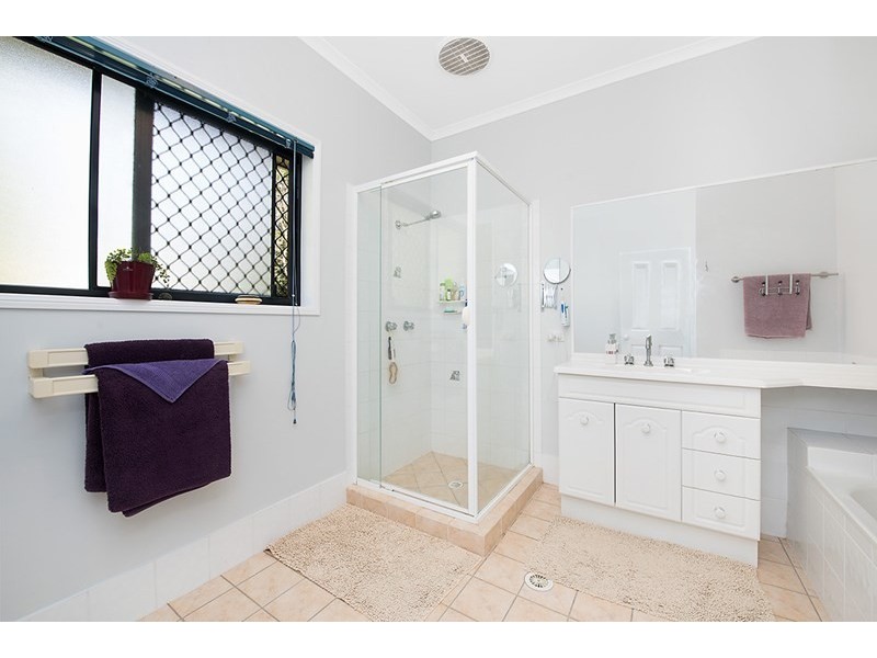 6 Earls Court, Little Mountain QLD 4551