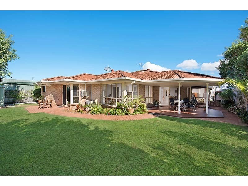 2 Pamphlet Place, Pelican Waters QLD 4551