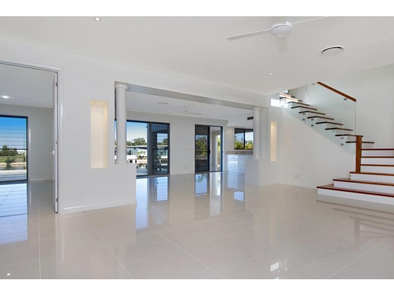 8 Westholme Circuit, Pelican Waters QLD 4551