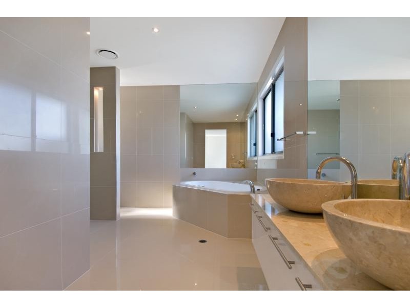 8 Westholme Circuit, Pelican Waters QLD 4551