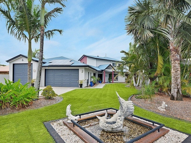 2 Quayline Close, Pelican Waters QLD 4551