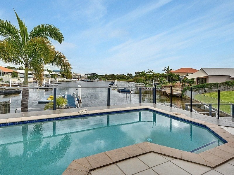 2 Quayline Close, Pelican Waters QLD 4551