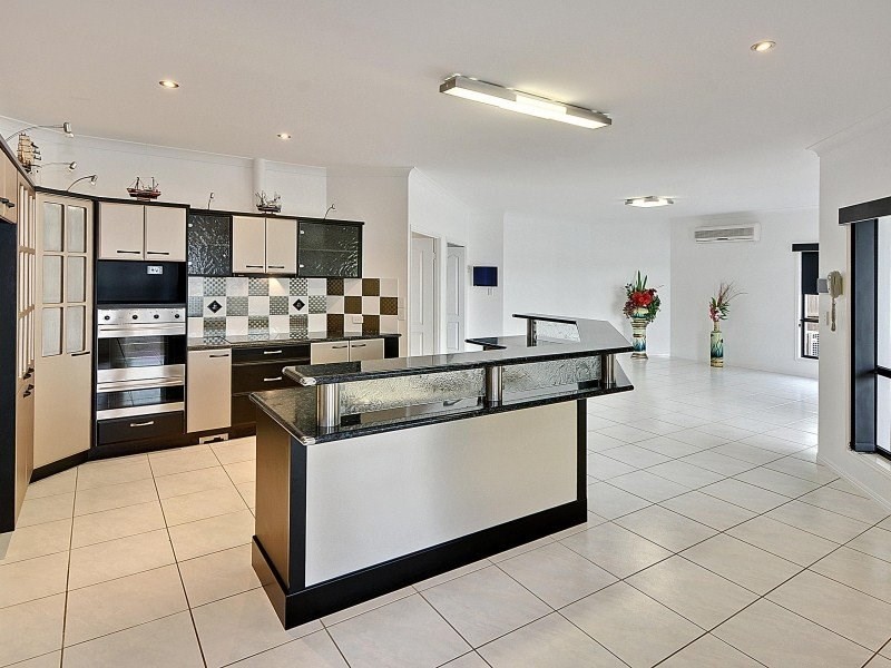 2 Quayline Close, Pelican Waters QLD 4551