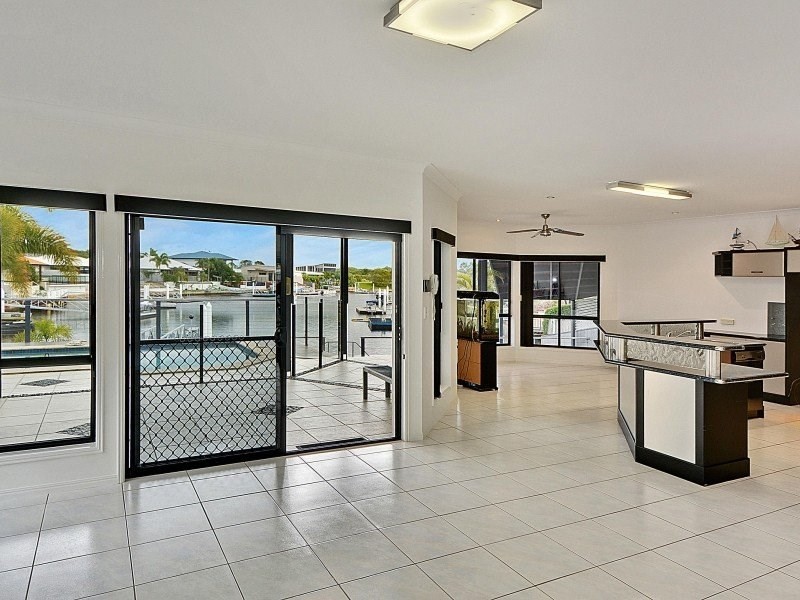 2 Quayline Close, Pelican Waters QLD 4551