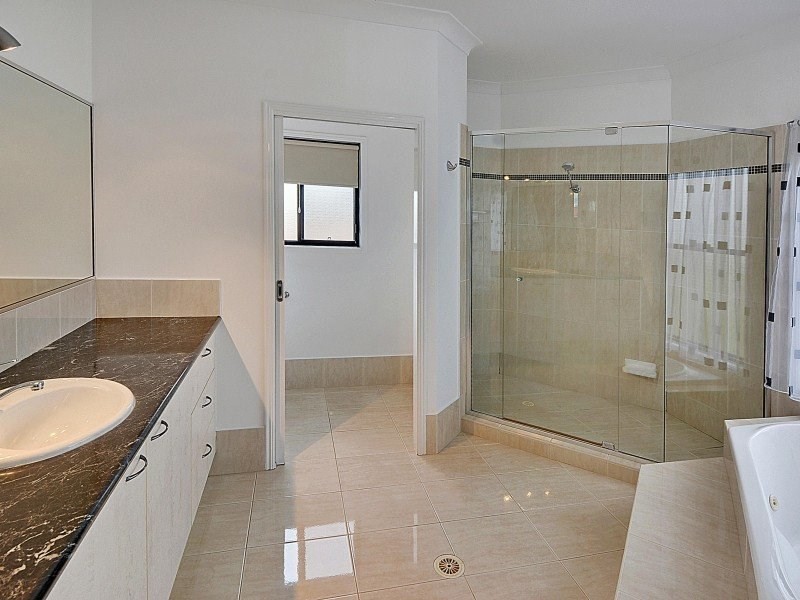 2 Quayline Close, Pelican Waters QLD 4551