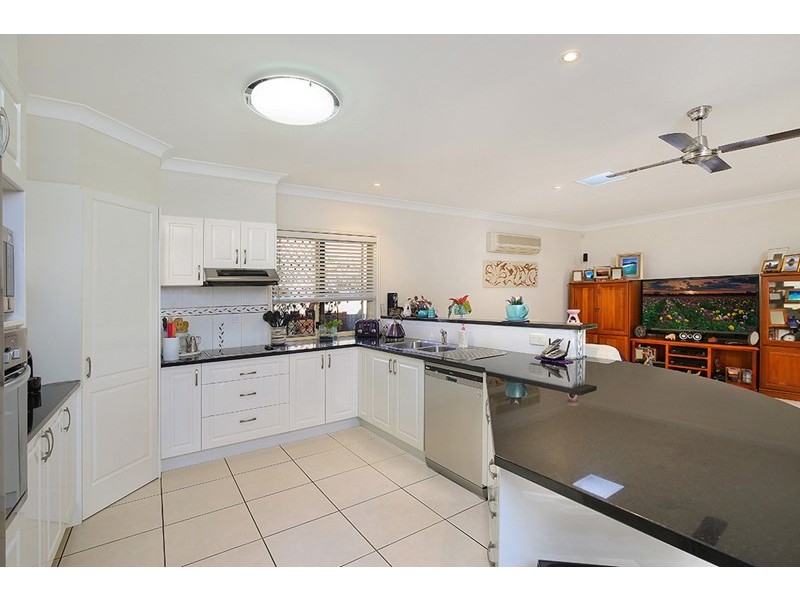 8 Carr Place, Pelican Waters QLD 4551