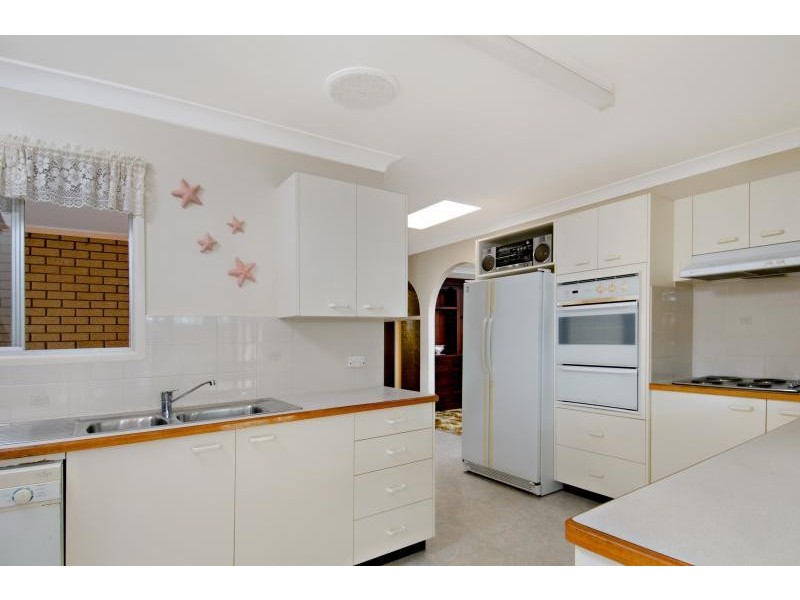 24 Booker Parade, Golden Beach QLD 4551