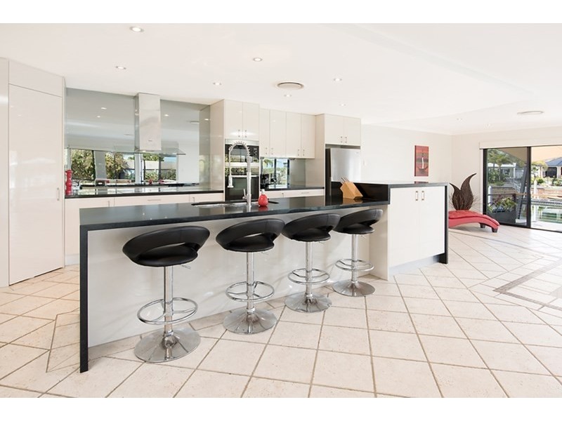 4 Quayline Close, Pelican Waters QLD 4551