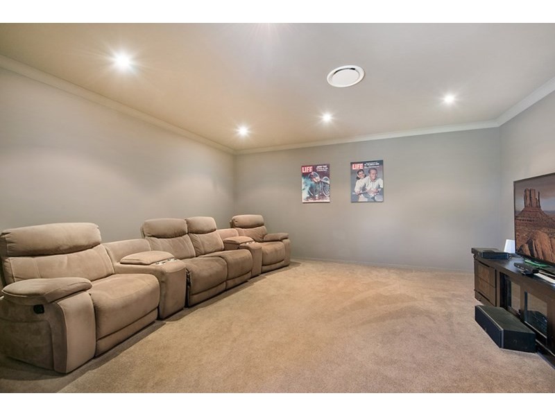 4 Quayline Close, Pelican Waters QLD 4551