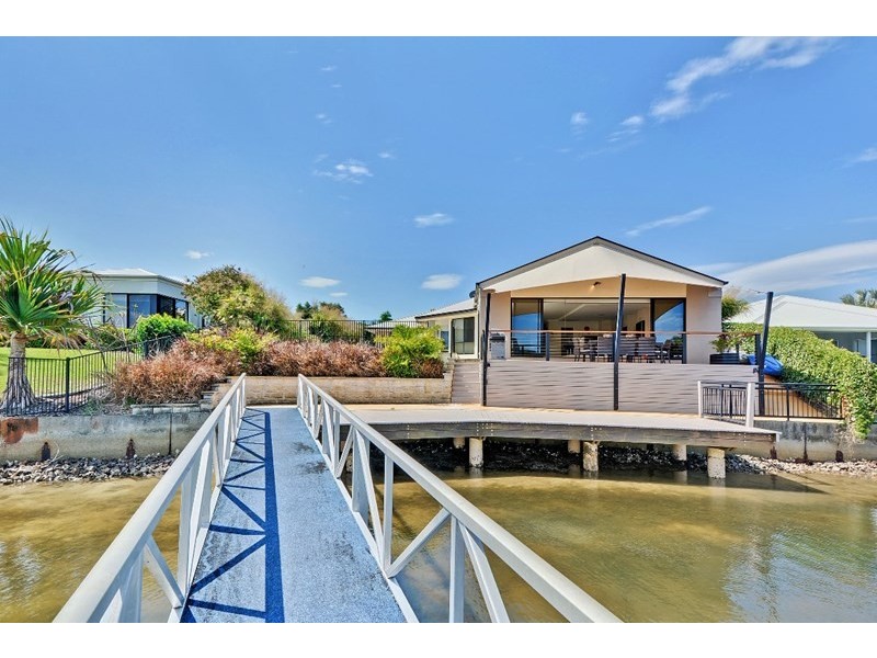 4 Quayline Close, Pelican Waters QLD 4551