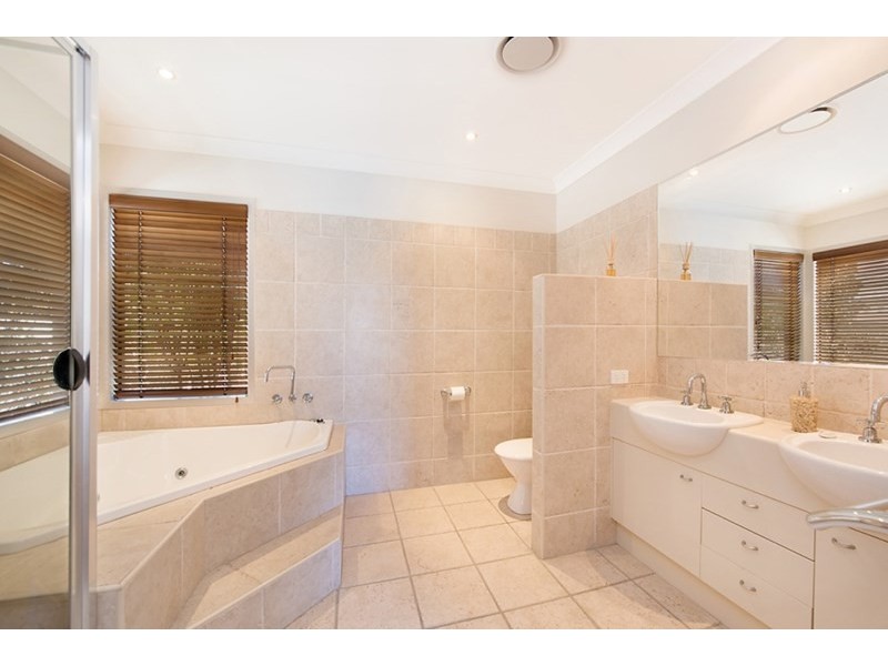 4 Quayline Close, Pelican Waters QLD 4551