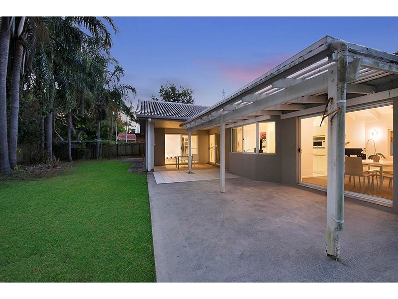 71 Poinsettia Avenue, Mooloolaba QLD 4557