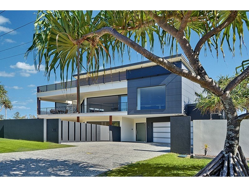 2 Mackay Street, Dicky Beach QLD 4551