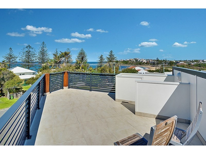 2 Mackay Street, Dicky Beach QLD 4551