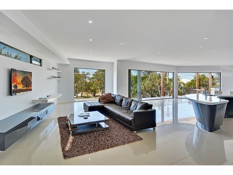 2 Mackay Street, Dicky Beach QLD 4551