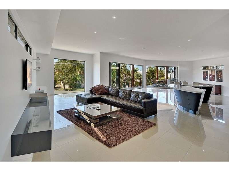 2 Mackay Street, Dicky Beach QLD 4551