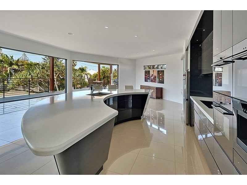 2 Mackay Street, Dicky Beach QLD 4551