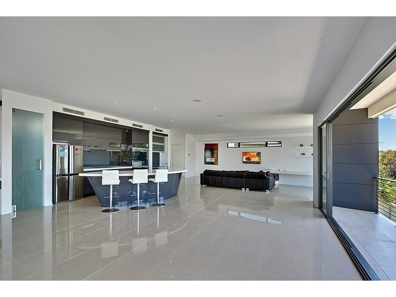 2 Mackay Street, Dicky Beach QLD 4551