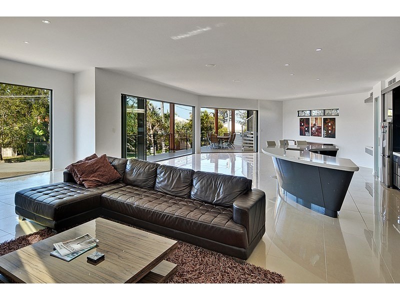 2 Mackay Street, Dicky Beach QLD 4551