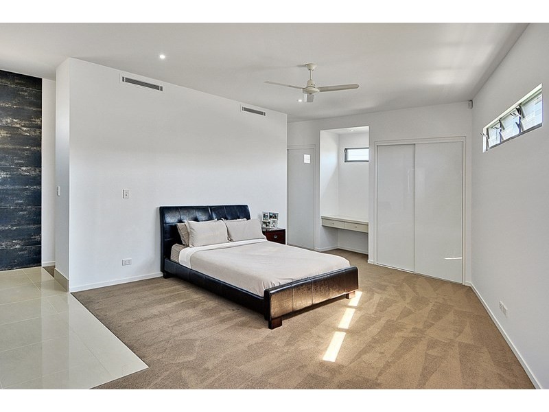 2 Mackay Street, Dicky Beach QLD 4551