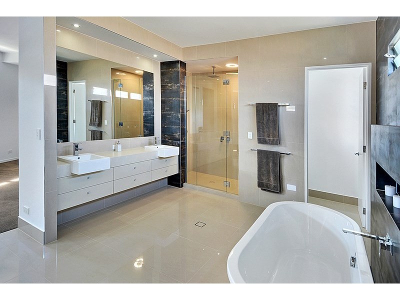 2 Mackay Street, Dicky Beach QLD 4551