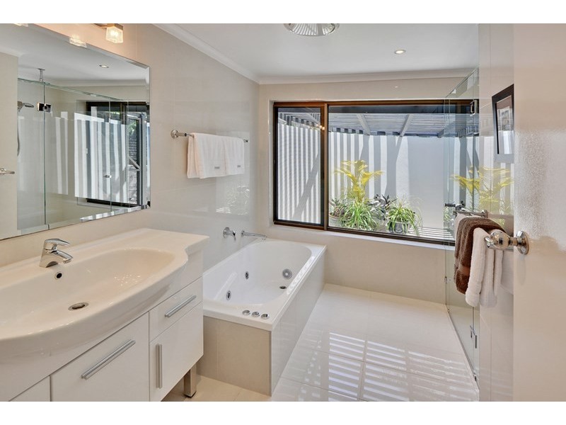 8 Beachside Court, Shelly Beach QLD 4551