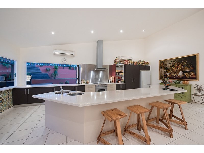 9 Hillside Court, Little Mountain QLD 4551