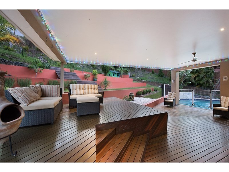 9 Hillside Court, Little Mountain QLD 4551