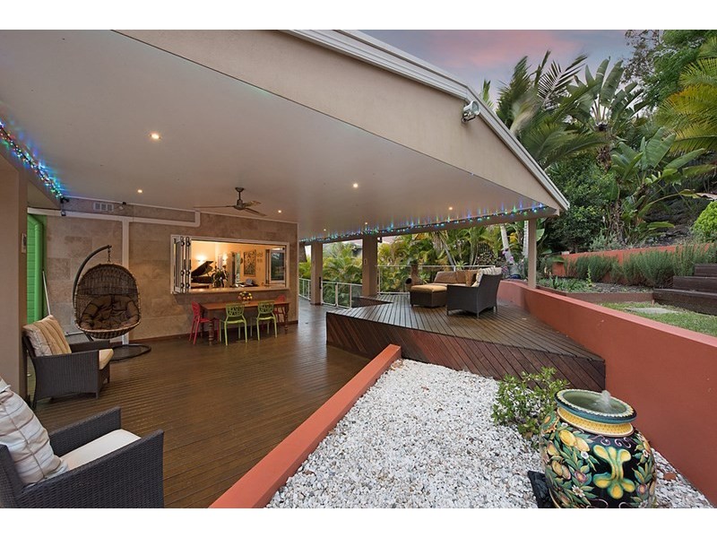 9 Hillside Court, Little Mountain QLD 4551