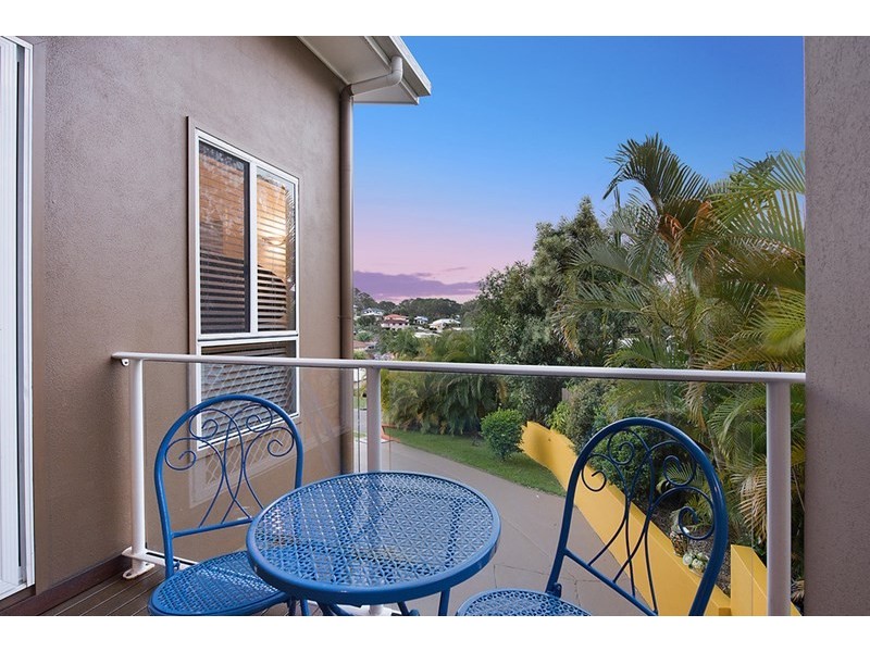 9 Hillside Court, Little Mountain QLD 4551