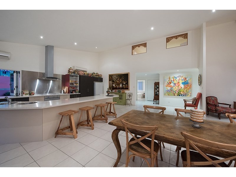 9 Hillside Court, Little Mountain QLD 4551