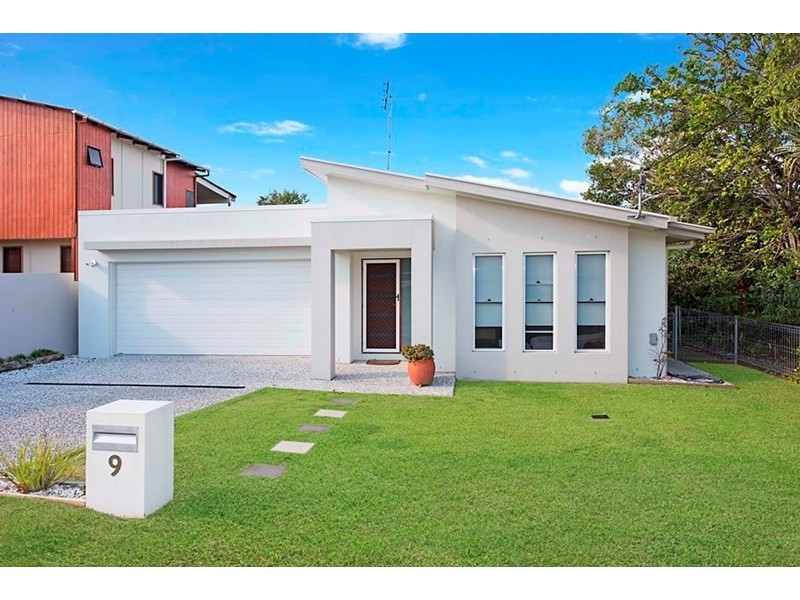 9 Ann Street, Dicky Beach QLD 4551