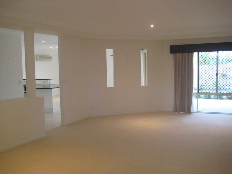 8 Carr Place, Pelican Waters QLD 4551