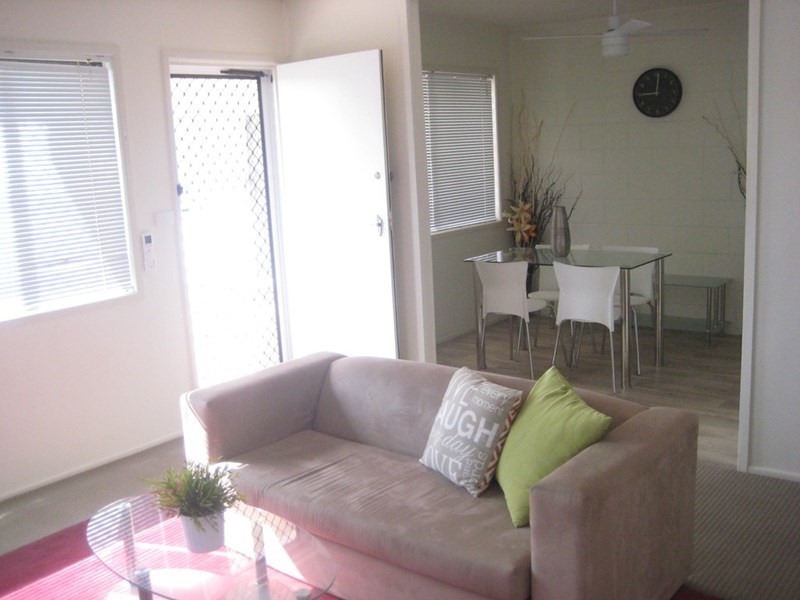 Unit 2, 10 Wavell Avenue, Golden Beach QLD 4551