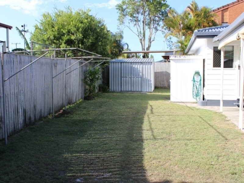 Unit 2, 10 Wavell Avenue, Golden Beach QLD 4551